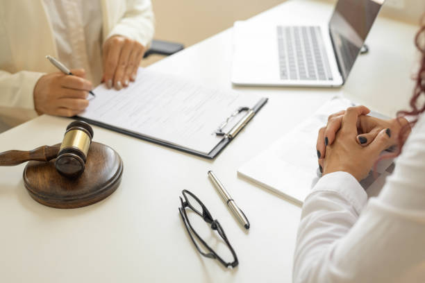 Entenda como identificar restrição judicial no histórico do carro antes da transferência e evitar problemas legais.