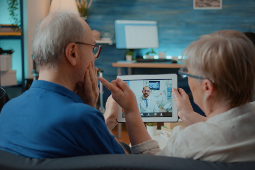 Tecnologia amplia acesso à informação e redesenha a jornada do paciente