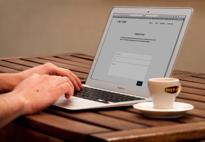 Entenda como identificar backlinks potencialmente prejudiciais, avaliar riscos para o SEO e realizar o processo de disavow de forma adequada.